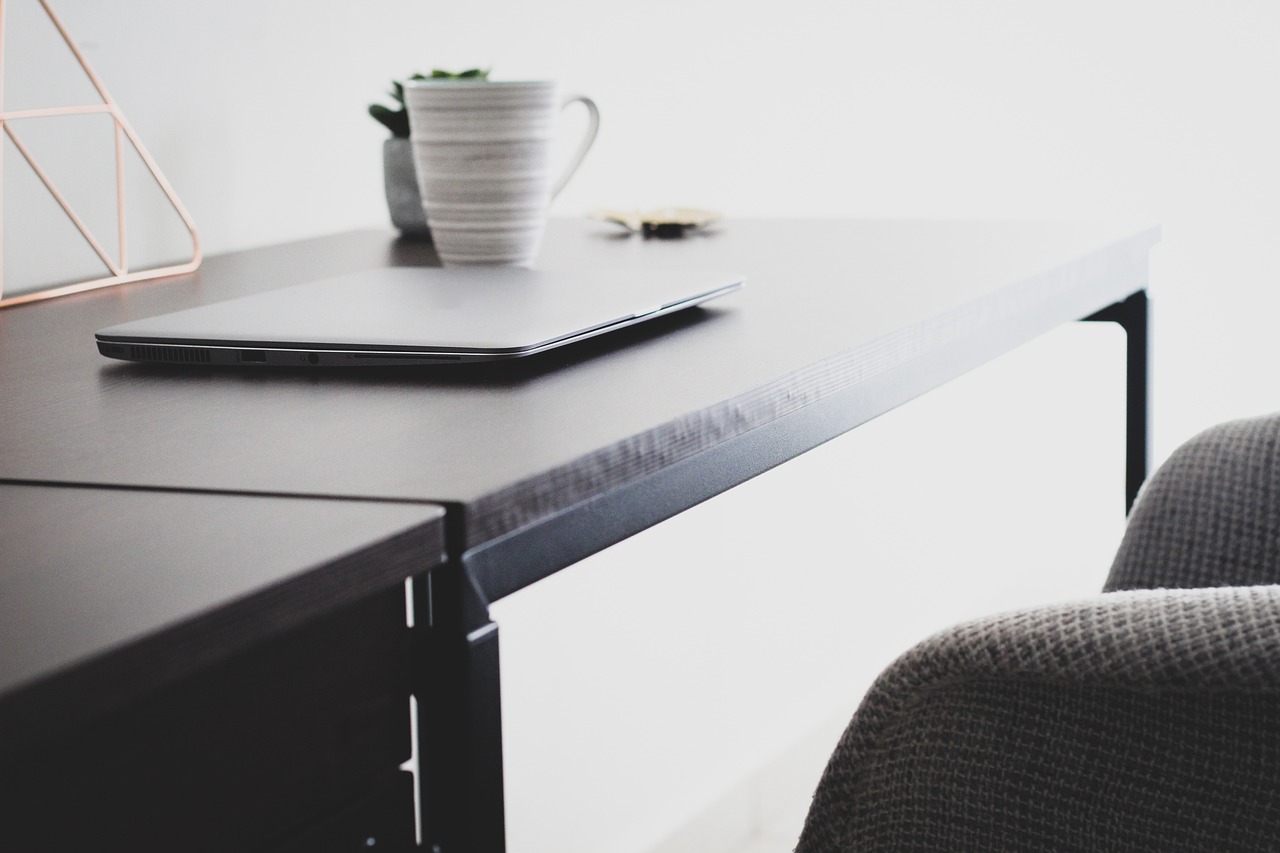 在宅ワークでモニターの暑さを解決する熱いアイデアは？