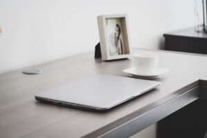 在宅ワーク中にデスク周りを快適に保つための暑さ対策は？