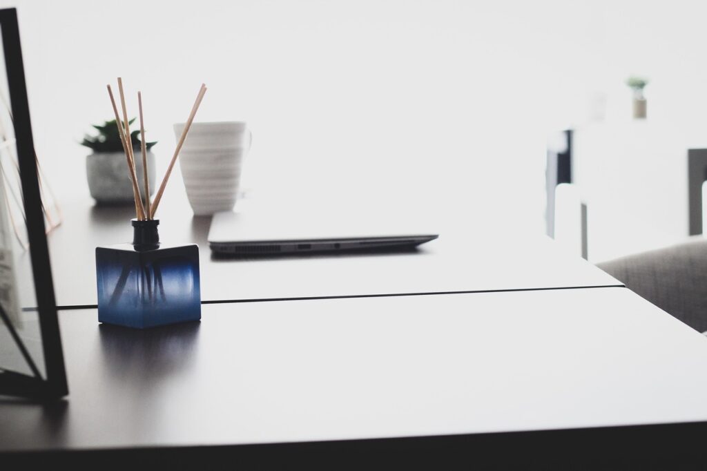 在宅ワークで快適に過ごすための暑い日対策に最適な椅子は？