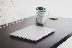 在宅勤務中の暑さ対策に最適なネッククーラーとは？