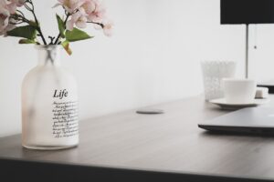 在宅ワークを快適にする暑さ対策の部屋の温度目安は？